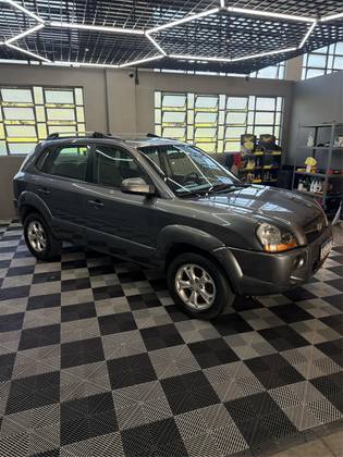HYUNDAI TUCSON 2.0 MPFI GLS 16V 143CV 2WD FLEX 4P AUTOMÁTICO HYUNDAI TUCSON 2.0 MPFI GLS 16V 143CV 2WD FLEX 4P AUTOMÁTICO